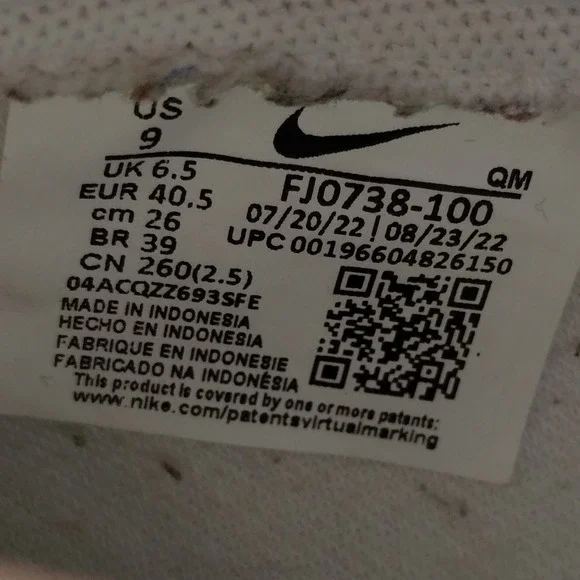 Nike Women's White and Blue Sneakers - Picture 8 of 8